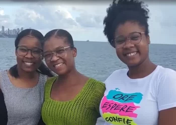 Após perder o pai em acidente de trânsito e a mãe para o câncer, irmãs baianas lutam para concluir graduação de medicina