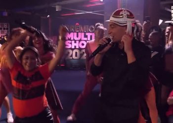 (ASSISTA) Ao lado do cantor João Gomes, pauloafonsina Raquel dos Teclados abre o prestigiado ‘Prêmio Multishow’ 2023