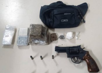 Policiais da Rondesp apreendem arma e drogas no Bairro Moxotó em Paulo Afonso