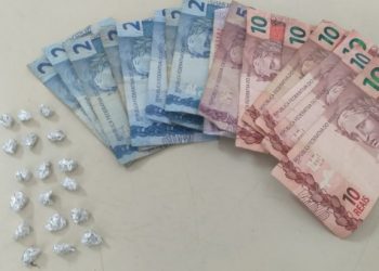 Mulher é presa por tráfico de drogas perto da feira do troca em Paulo Afonso