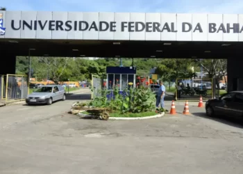 Professor da Ufba é demitido após denúncias de assédio sexual na BA; homem teria oferecido R$ 5 mil a uma das vítimas
