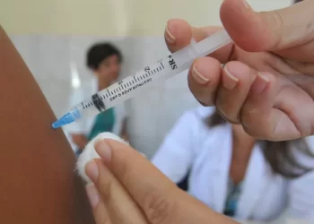 Pessoas de 9 meses a 59 anos podem se vacinar contra Sarampo, Caxumba, Rubéola (Tríplice Viral) e Febre Amarela