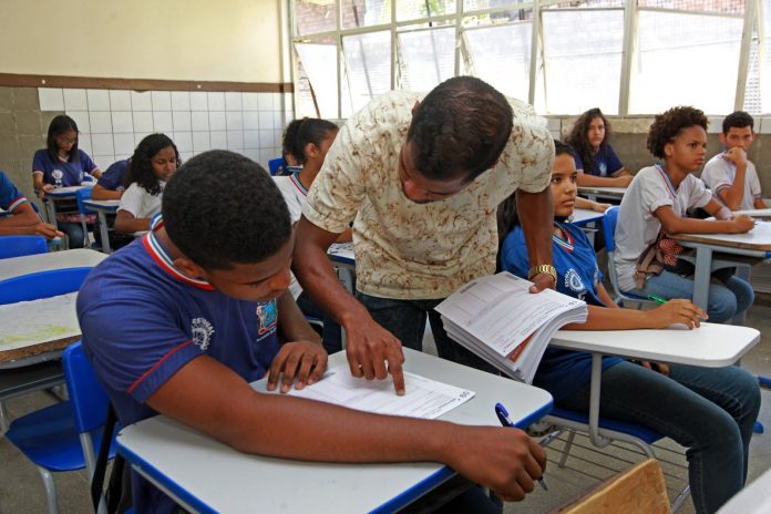 IBGE abre inscrições para processos seletivos com 443 vagas temporárias na  Bahia; veja como se inscrever.