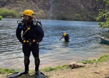 Bombeiros resgatam corpo de jovem de 22 anos, vítima de afogamento no Rio São Francisco, em Paulo Afonso (BA)