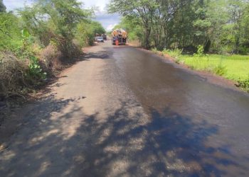 Pavimentação asfáltica do acesso a Caiçara 2 é retomada  e trechos da Vila Matias, Pontal da Vila Matias e Tigre são recuperados