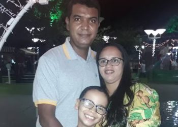 Pai, mãe e filho de apenas 11 anos estão entre os 25 mortos no acidente entre ônibus de turismo e caminhão na Bahia