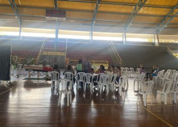 No velório de Totó, Paulo Rangel se despede do leal companheiro e revela choque com notícia de sua morte: “achei que estava curado”