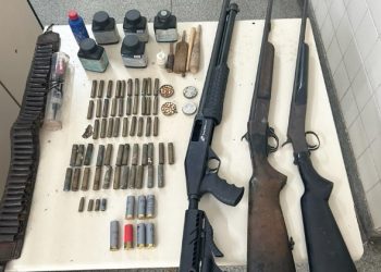 Rondesp apreende espingardas, munições e equipamentos variados para armamento em povoado de Paulo Afonso
