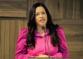 Evinha denuncia isolamento de comunidades rurais sem estrada e questiona investimento de 4 milhões “Onde foi parar?”