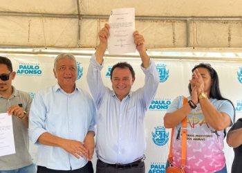 Vereador Valmir Rocha comemora assinatura da Ordem de Serviço para construção do Lar Rotativo para Animais