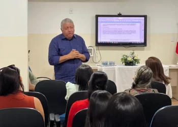 Sanciona lei de reajuste salarial de 3,62% para os professores da rede municipal de ensino