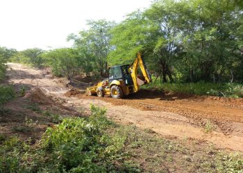 Prefeitura segue com trabalho de recuperação das estradas da área rural que foram danificadas com as chuvas
