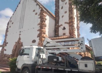 Prefeitura realiza retelhamento da Igreja São Francisco após pedido da diocese de Paulo Afonso