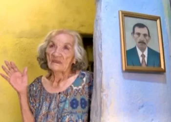 Aos 92 anos, Dona Maria sonha em retornar à terra natal em Mata Grande, no Sertão de Alagoas