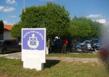 Policiais do 20º Batalhão de Paulo Afonso conduzem indivíduo à delegacia por violência doméstica, ameaça e lesão corporal