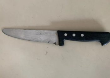 Jovem chega bêbado em casa e ameaça mãe adotiva com faca por almoço não ficar pronto no povoado Juá