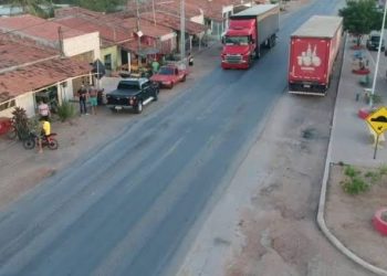 Homem é detido por desacato em Santa Brígida-BA após obstruir trânsito