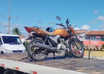 Polícia apreende motocicleta com licenciamento atrasado e em “péssimo estado de conservação” em Paulo Afonso