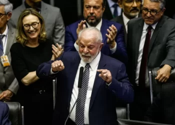 Congresso derruba vetos de Lula e volta a proibir ‘saidinha’ de presos, inclusive para visitar a família no Natal e Dia das Mães