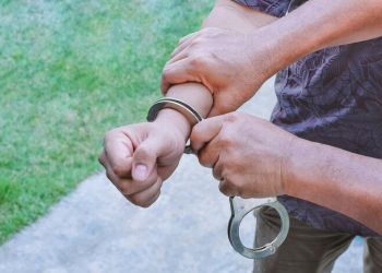 Policiais do 20º BPM prendem indivíduo por ameaça e danos ao patrimônio público em Paulo Afonso