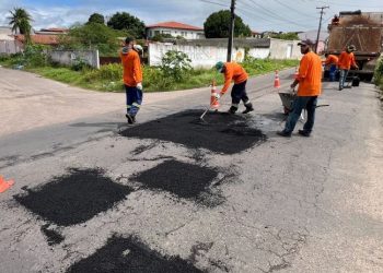 Operação tapa-buraco tem continuidade na Avenida Beiro Rio, no Jardim Bahia