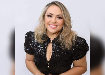 Cantora Adeyse Alves sofre princípio de infarto e está hospitalizada em Juazeiro, BA. Empresário tranquiliza fãs: “está tudo correndo bem”