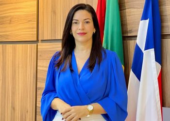 “Em Paulo Afonso diferente do Brasil todo, as licitações ocorrem depois da festa”, denuncia Evinha “um absurdo!”