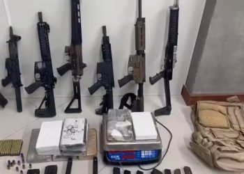 Seis fuzis, submetralhadora e mais de mil munições são encontrados durante maior apreensão de armas na Bahia em 2024