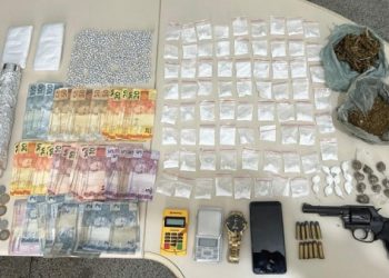 726 pedras de crack: Rondesp Nordeste realiza prisão por posse ilegal de arma de fogo e tráfico de drogas em Paulo Afonso