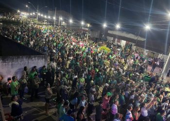 Primeiro comício do prefeito Elton de Santa Brígida reúne multidão no povoado Colônia