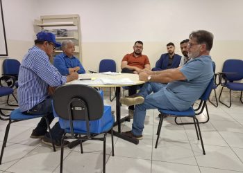 Marcondes discute obra da ciclovia na BA-210 com representante da Stil Engenharia, Antônio Martinês