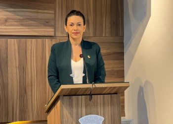 Evinha questiona licitações da prefeitura para a Copa Vela e compra de cestas básicas: “às vésperas de eleição chegou a emergência”