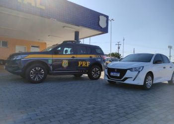 Em Paulo Afonso (BA), PRF recupera veículo Peugeot 208 com registro de roubo