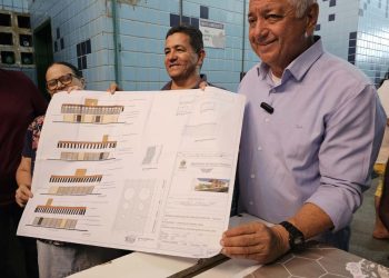 Marcondes entrega projeto de requalificação e modernização da feirinha para representante do Estado