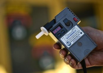 Polícia prende homem alcoolizado por tentar jogar veículo na direção de passeata política em Rodelas-BA