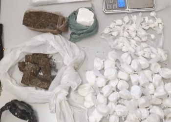 Em Rodelas, policiais do 20º BPM prendem homem com mandado de prisão; outro é preso com drogas e arma de fogo