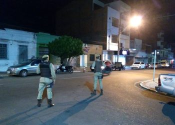 Policiais prendem homem por estelionato e fraude em Paulo Afonso; suspeito tinha três mandados de prisão em aberto