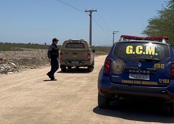 Guarda Municipal e Polícia Militar desarticulam invasões irregulares na área do lixão em Paulo Afonso