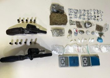 Operação policial em Glória-BA termina com morte de dois suspeitos e apreensão de drogas e armas