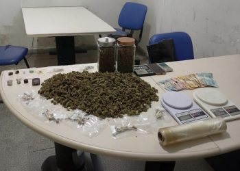Polícia apreende drogas e dinheiro durante operação contra o tráfico em Paulo Afonso