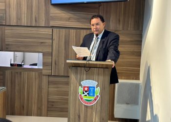 Vereador Valmir Rocha critica situação do lixo na cidade e destaca ações concretas em sessão na Câmara