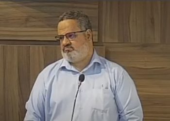 Secretário de Educação revela baixa qualidade na merenda escolar e culpa licitações: ‘Frango chegava com osso’