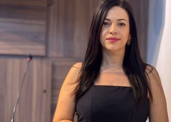 “Não abandone o barco Marcondes”, diz Evinha, afirmando que os problemas de hoje foram construídos ao longo de 4 anos