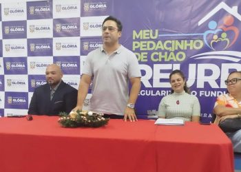 Glória-BA celebra a entrega de 86 títulos de propriedade através do programa municipal “Meu Pedacinho de Chão”