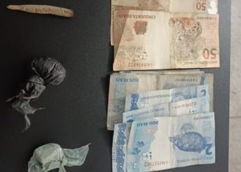 Policiais do 20º BPM detêm dois indivíduos por posse de drogas no Condomínio Josefino 2, em Paulo Afonso