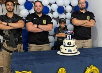 Paulo Afonso: menino de 5 anos comemora aniversário com tema da Polícia Civil e recebe surpresa emocionante de agentes