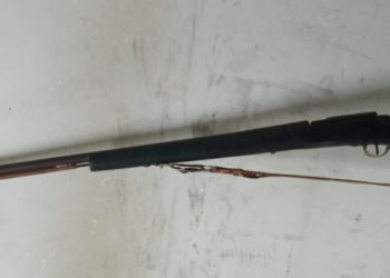 Homem acusado de agredir esposa é preso após tentar fugir a cavalo em Paulo Afonso; espingarda foi encontrada na casa do suspeito