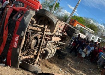 Caminhão atropela cinco terceirizados da Equatorial em acostamento no interior de AL; um morreu no local