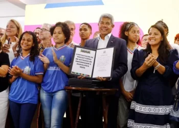 Governo da Bahia anuncia contratação de quase nove mil profissionais para a Educação