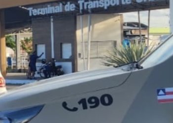 Polícia intercepta autor de violência doméstica após ameaças contra mulher em hospital de Paulo Afonso